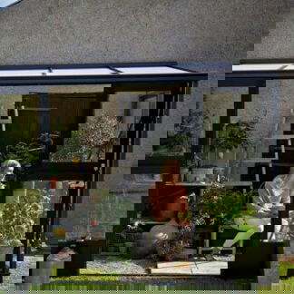 Muurkamer Veranda 44 antraciet voorzien van dubbele schuifdeur