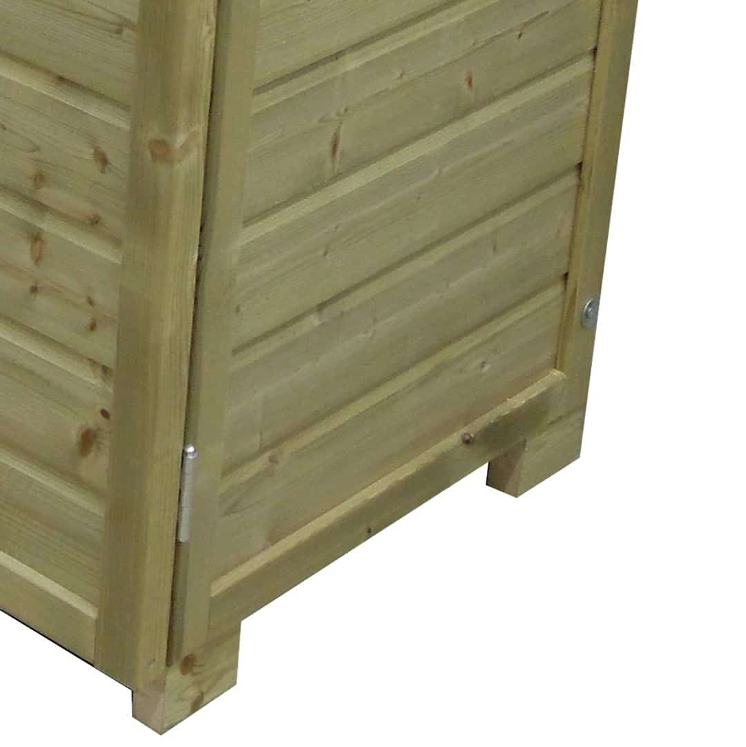 Trio staat op balkje voor goede ventilatie