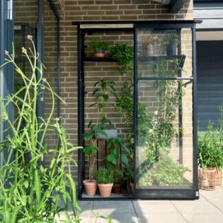 Muurkas Qube 65x127 bij woning