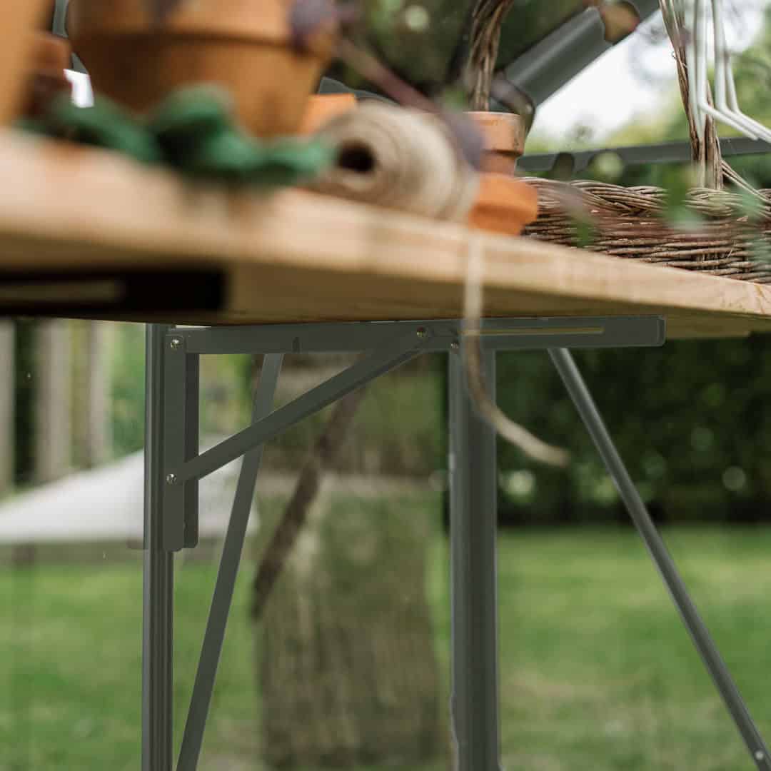 Plankensteun in de kleur groengrijs