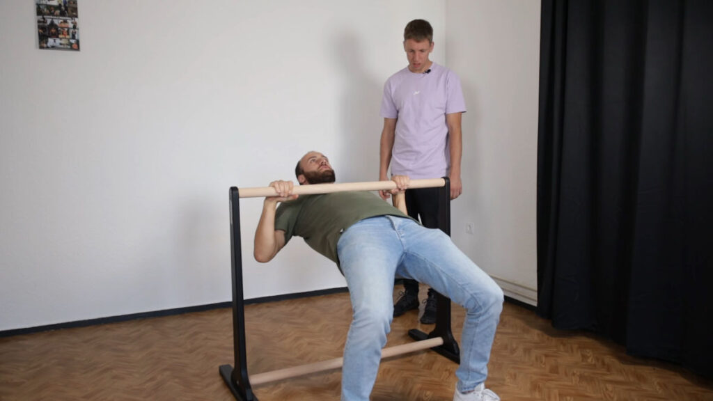 Jari performing an Australian Pull-Up with bent knees on the Gorletic Front Lever Bar.