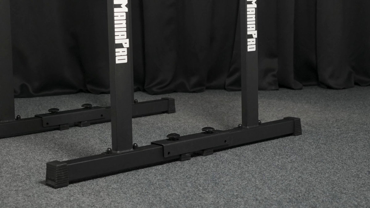 Close up of the barmania pro neo dip bars and their connecting plates to increase stability.