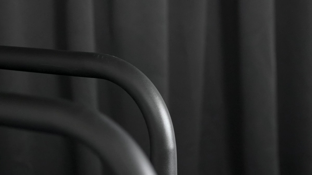 Close up of the powder-coated surface of the eric flag dip bars.