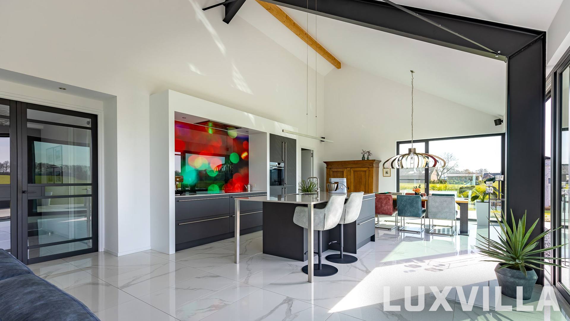 Mooi en comfortabel wonen in een schuurwoning Modern middels model Suideras van LUXVILLA