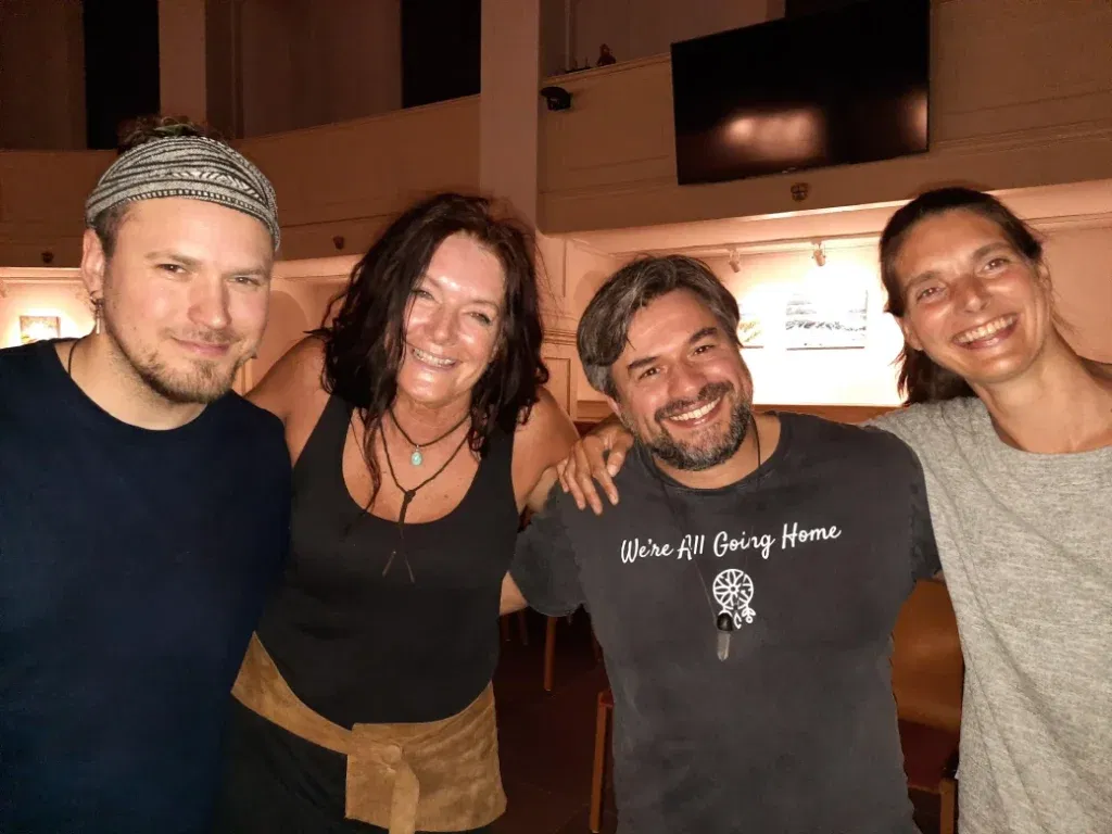 Nikos en Viktor (The Wanderer) Marieke en Jacobien