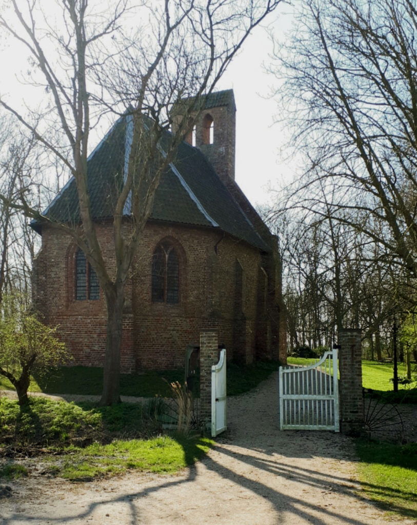 KERKJE VAN HOOGELANDE, EEN SCHILDERACHTIG PLEKJE OP WALCHEREN