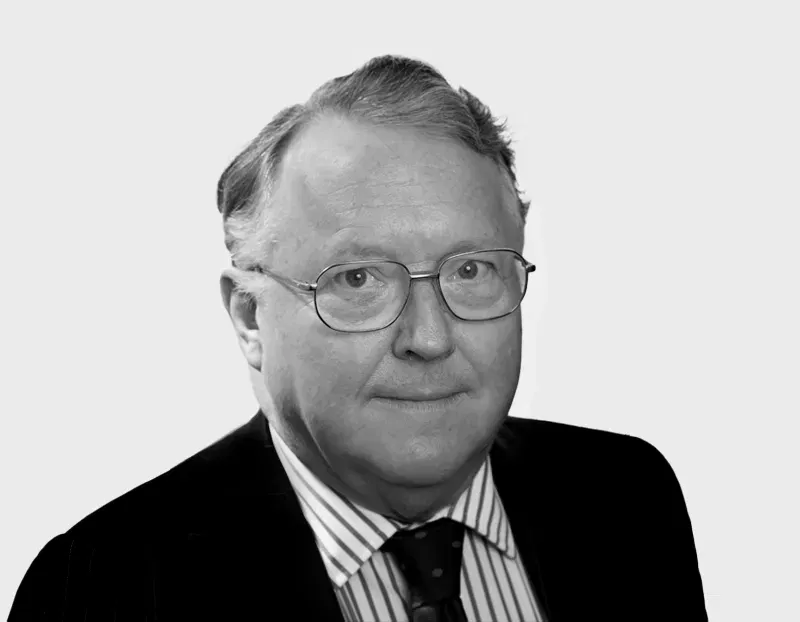 A black and white photo of a man wearing glasses