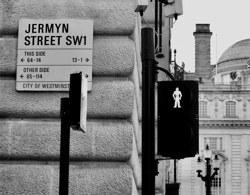 A traffic light on the corner of Jermyn Street in London