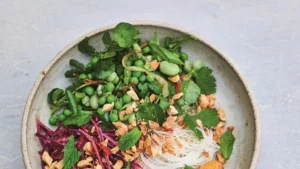 Bun cha met voorjaarsgroenten
