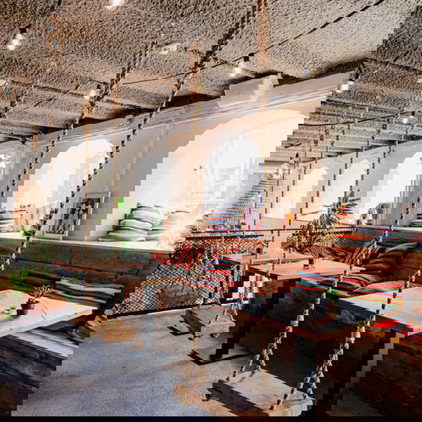 schommelend vega en vegan eten in Afrikaanse sferen bij Karibu Utrecht