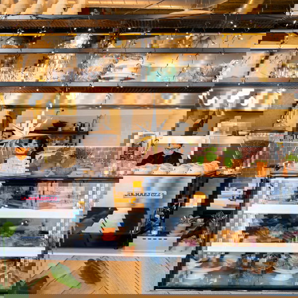 inkijkje in het interieur van restaurant Karibu Utrecht