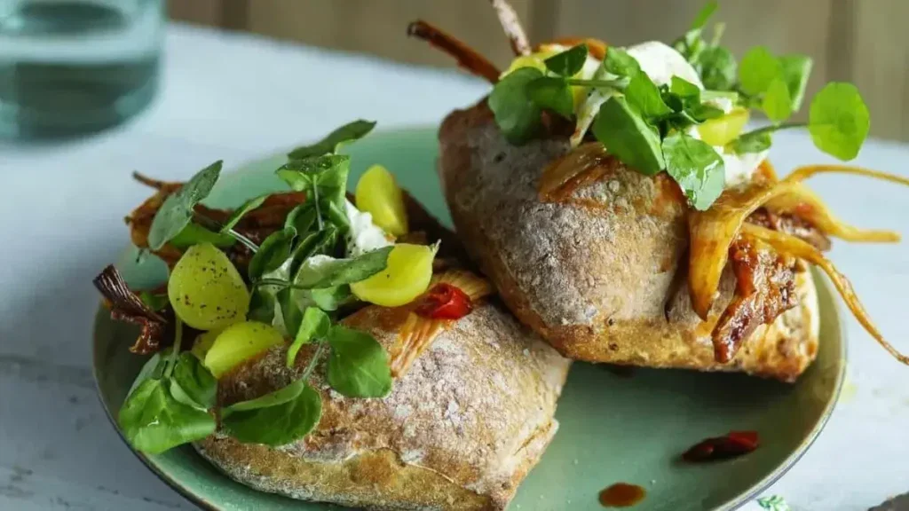 Pulled fennel BBQ bun