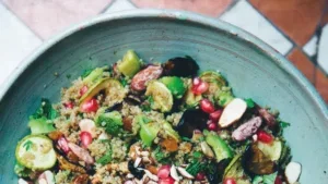 Salade met quinoa amandel munt