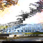 het indrukwekkende gebouw van Sanadome Hotel & Spa met de 4 restaurants