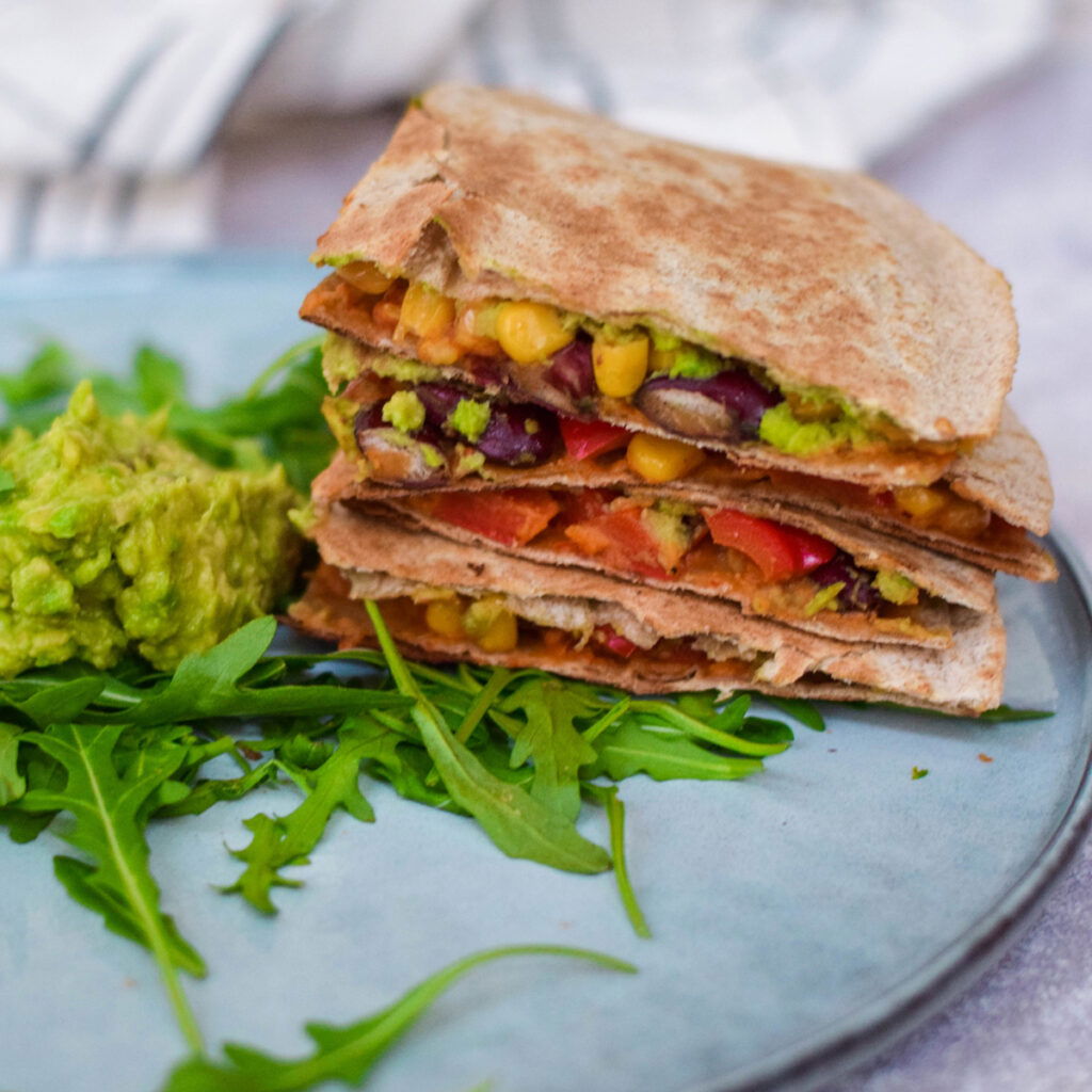 vegan quesadilla is een recept voor sportieve vegetariers en veganisten, en alle andere liefhebbers van extra gezonde gerechten