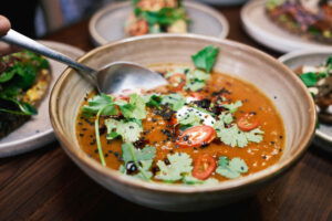 KIEM vegan catering for good, vanuit Utrecht voor bedrijven en organisaties. Duurzaam, verrassend en veel positieve impact
