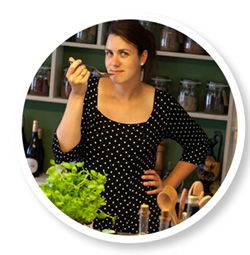 Manon Henzen is culinair historica en met Eetverleden wil zij mensen interesseren voor culinair erfgoed en onze eetgeschiedenis. Manon is ook auteur van diverse kookboeken en organiseert lezingen en worksshops.