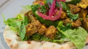 surinaamse-kerrie-tofu broodje