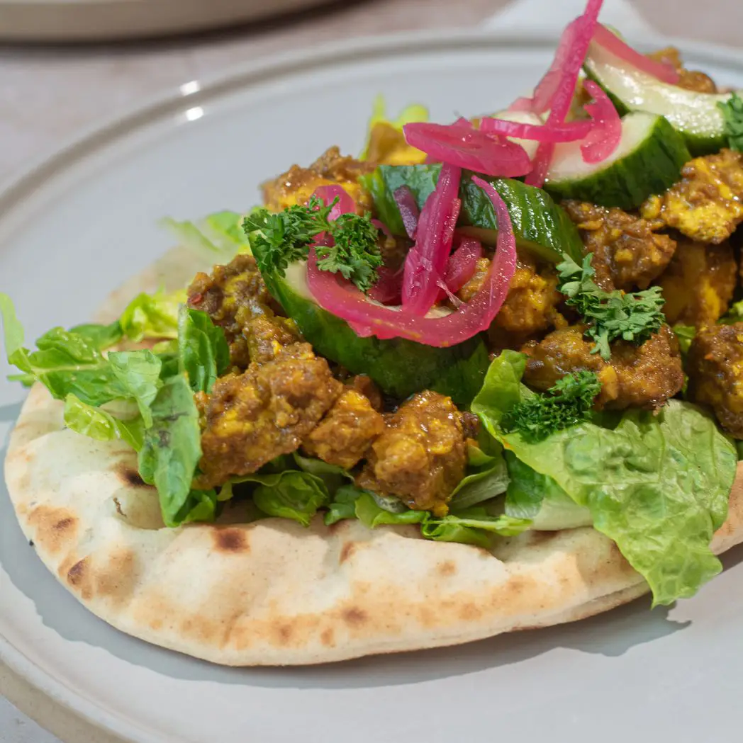 Surinaamse kerrie tofu broodjes