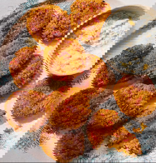 Cousscousfritters met yoghurt en ingelegde citroen is een vega recept uit kookboek Boustany