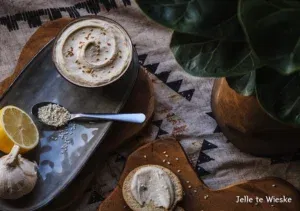 tahinisaus uit het kookboek Boustany van Sami Tamimi