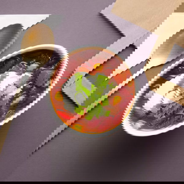 Soup en Zo Amsterdam serveert een vega soepje zoals deze Chili Sin Carne met Chipotle Peper.