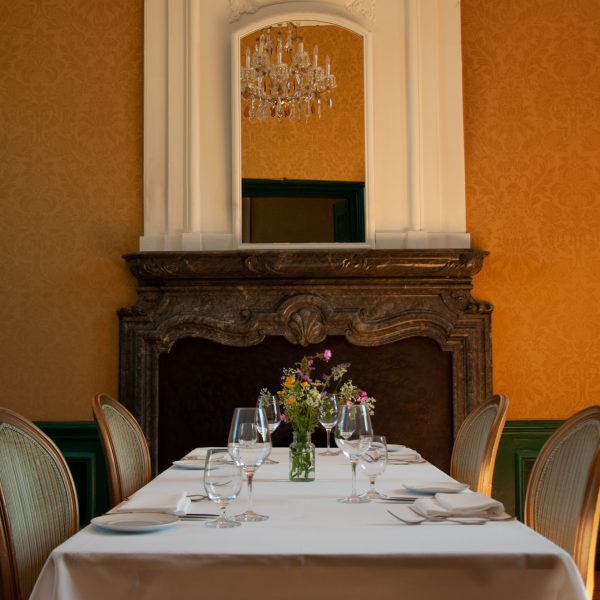 prachtige eetkamer voor jouw vegetarische lunch bij restaurant Merkelbach, Amsterdam-Oost