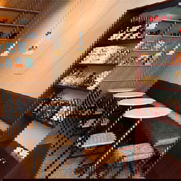 je kunt ook blijven hangen en lekker zitten bij Peppi Deli voor je vega vegan lunch of ontbijt