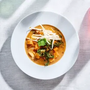 Pindasoep met boerenkool