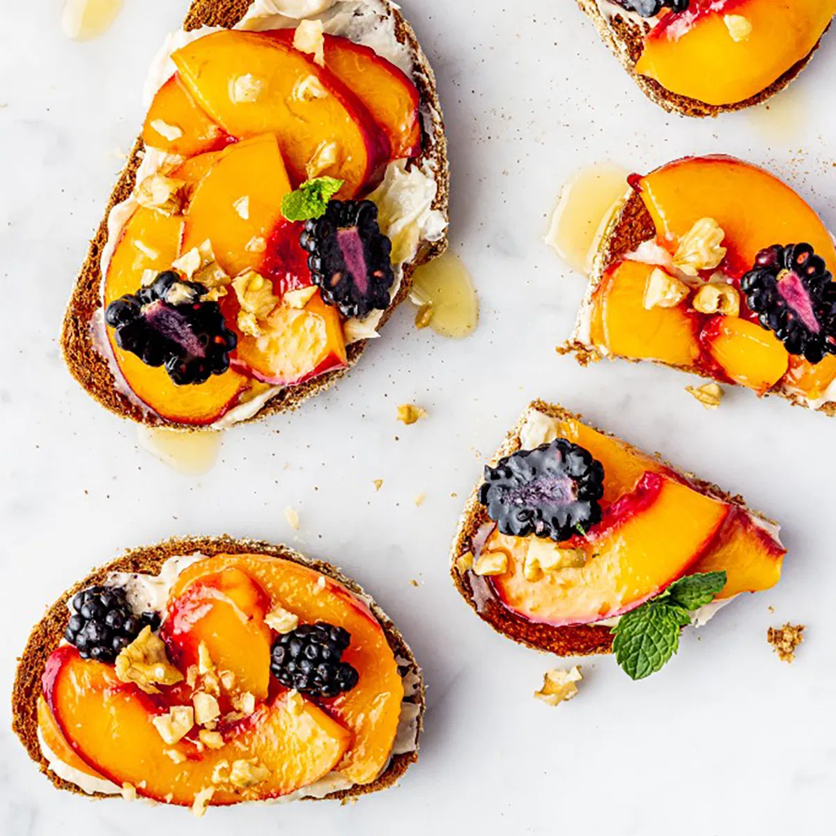 Toast met kokosspread van Living the Green Life