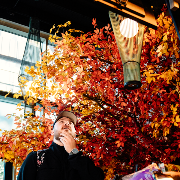 Heerlijke East Meets West-sfeer heerst er bij Who Ayam Utrecht