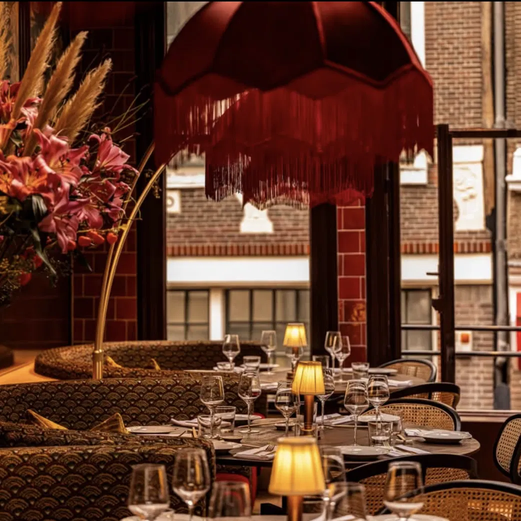 deel van het interieur van restaurant chop chop