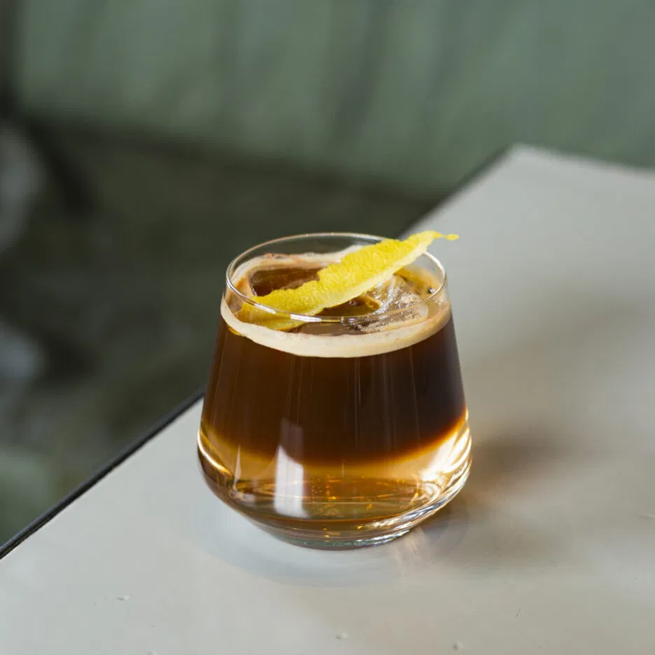 Drankje doen bij Green Restaurant van Piet Hein Eek