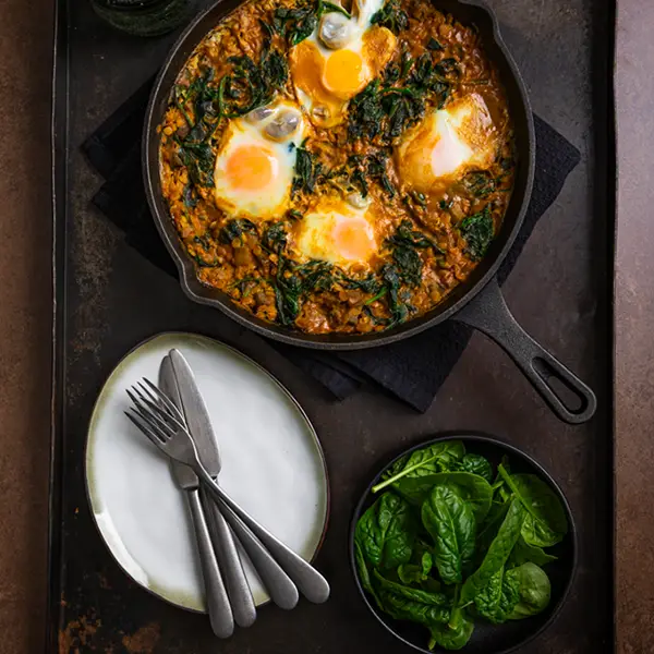 Linzencurry met spinazie en ei budget