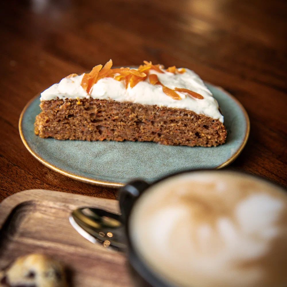 Bij Tijm Lunchcafé heeft een heerlijke vegan worteltaart