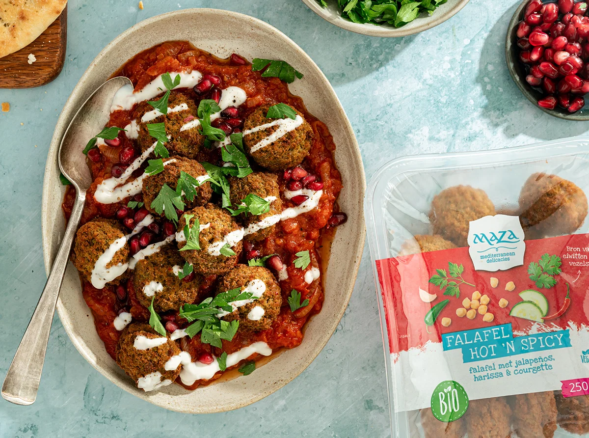 bio falafel met tomatensaus, harissa en platbrood voor vega's, vegans en alle andere lekkerbekken