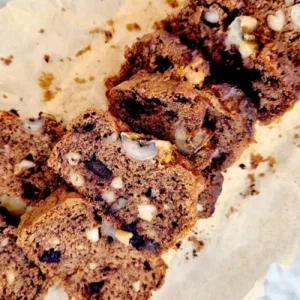 Vegan bananenbrood met chocolade en bruine suiker