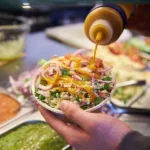 vega bowls met falafel bij Maoz vestigingen in Amsterdam, Amstelveen en Nijmegen