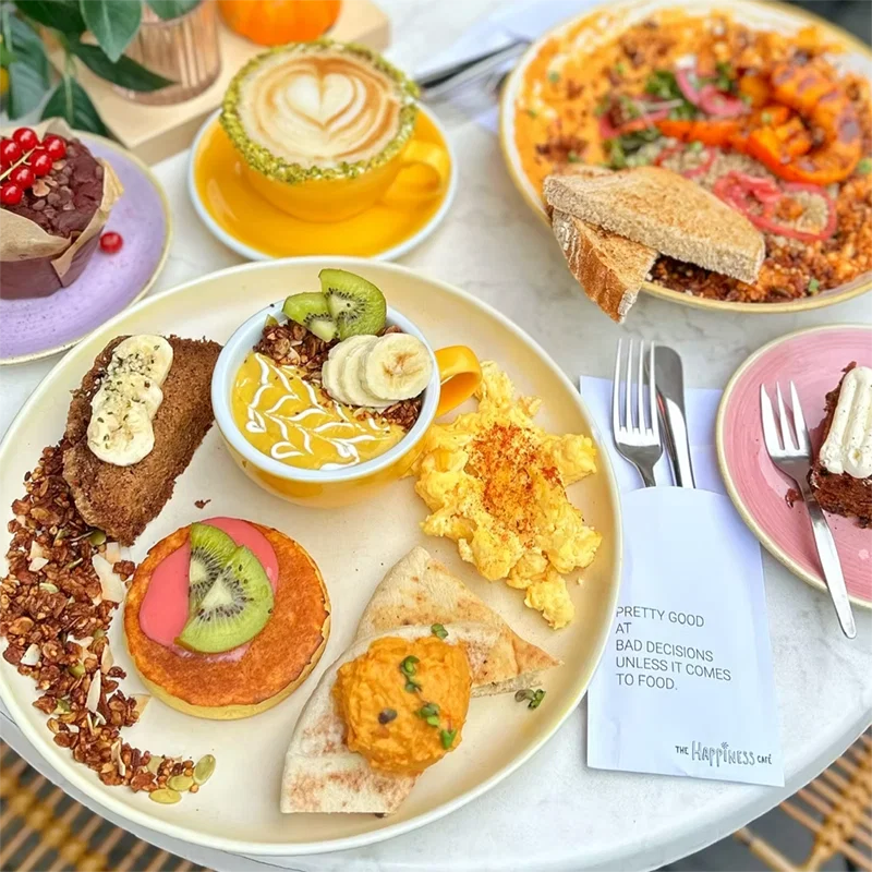 Vega en vegan ontbijt, lunch en gebak bij The Happiness Café Eindhoven en Den Bosch