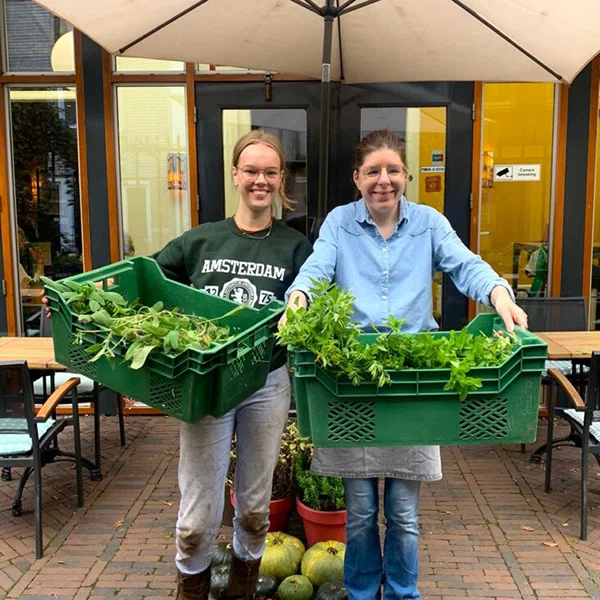 Groenten en kruiden uit eigen moestuin, elke dag vers op je lunchbord bij Volkshuis Deventer