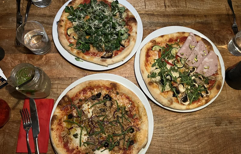 vegan pizza's bij de Vegan Pizza Bar Den Haag, Utrecht en Rotterdam