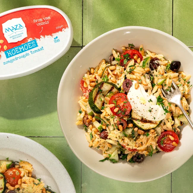 Orzo salade met Hoemoes Zongedroogde Tomaat