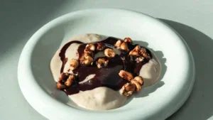 Bananenijs met karamelpinda's