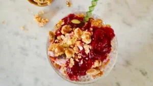 Met soja yoghurt bosvruchten V-Label in de keuken